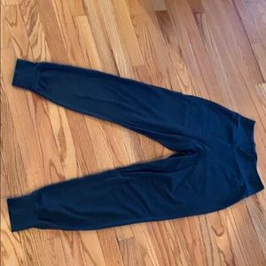 Lululemon high rise joggers size 4